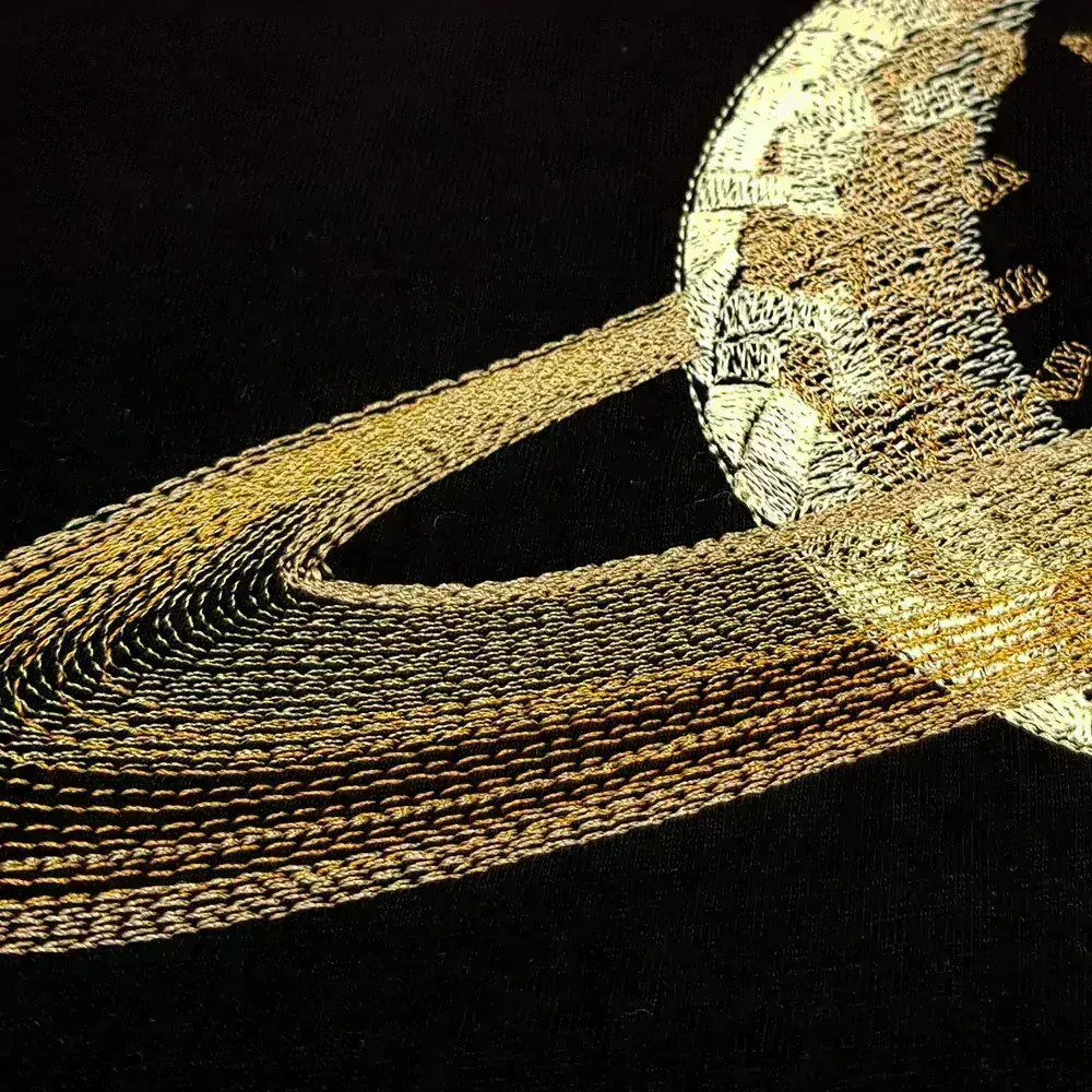 Vyšívané dámske tričko, vyšívaný dizajn SATURN